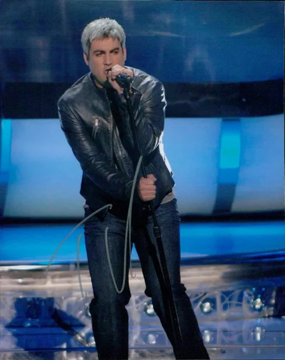 Taylor Hicks autograph