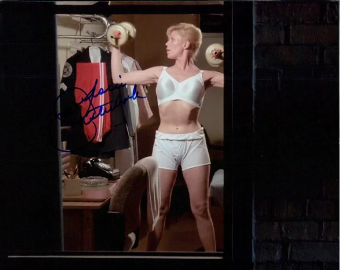 Leslie Easterbrook autograph