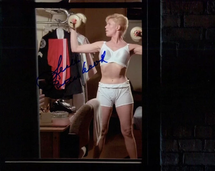Leslie Easterbrook autograph