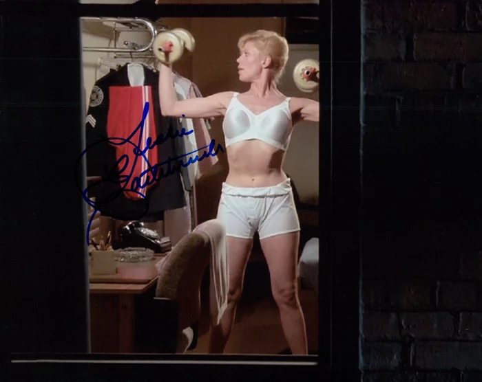 Leslie Easterbrook autograph