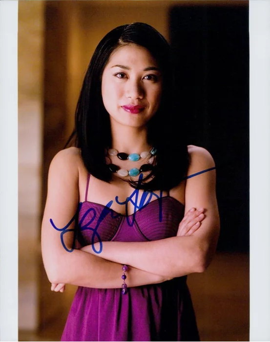 Liza Lapira autograph