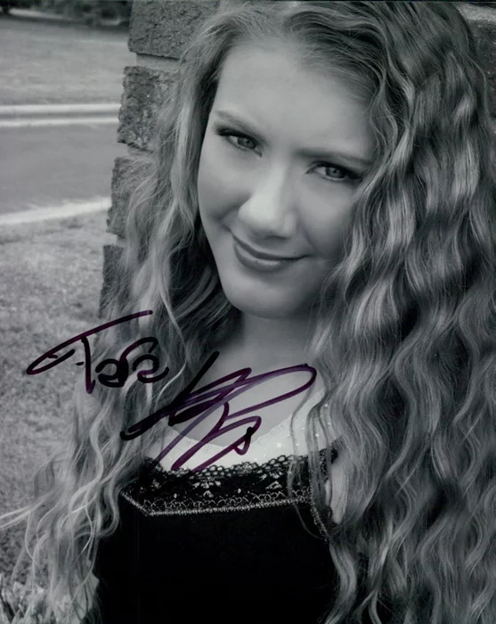 Tara Nicole Azarian autograph