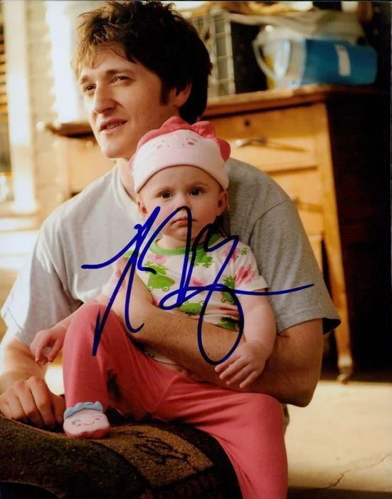 Lucas Neff autograph