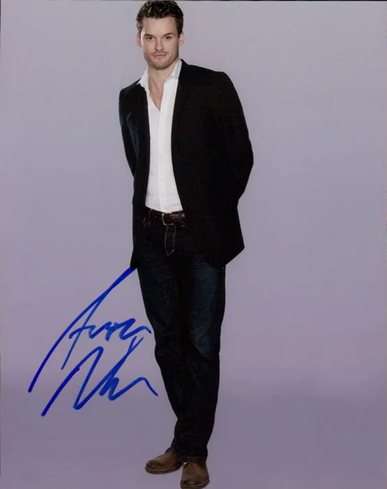 Austin Nichols autograph