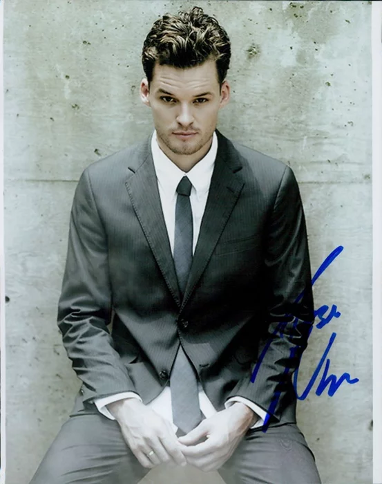 Austin Nichols autograph