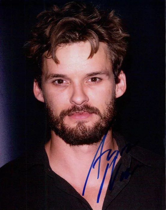 Austin Nichols autograph
