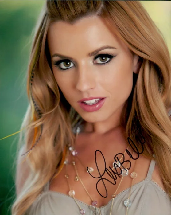 Lexi Belle autograph
