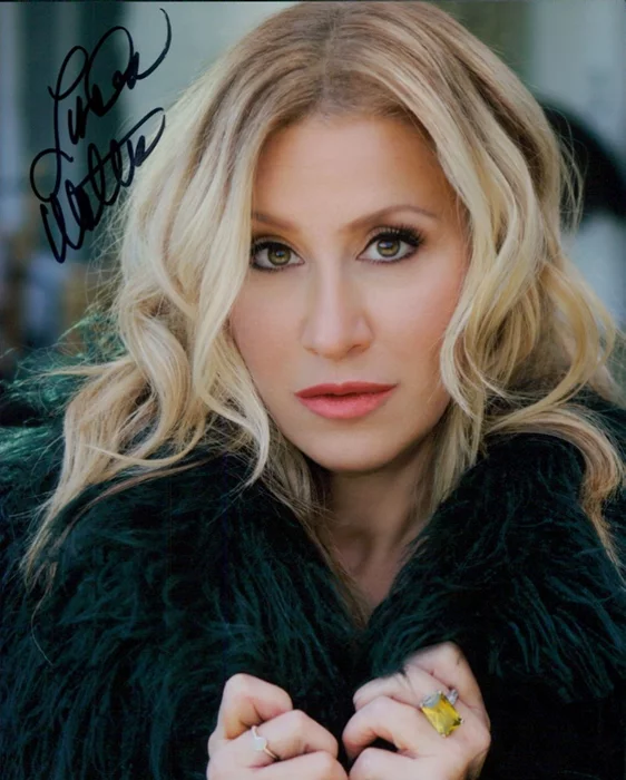 Lisa Ann Walter autograph