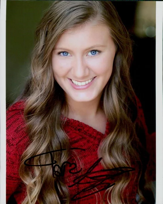 Tara Nicole Azarian autograph