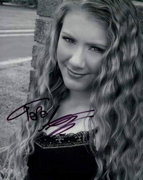 Tara Nicole Azarian autograph