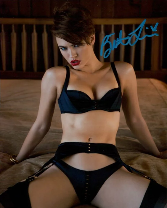 Britt Linn autograph