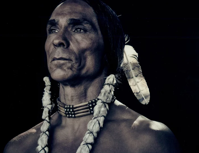 Zahn McClarnon autograph