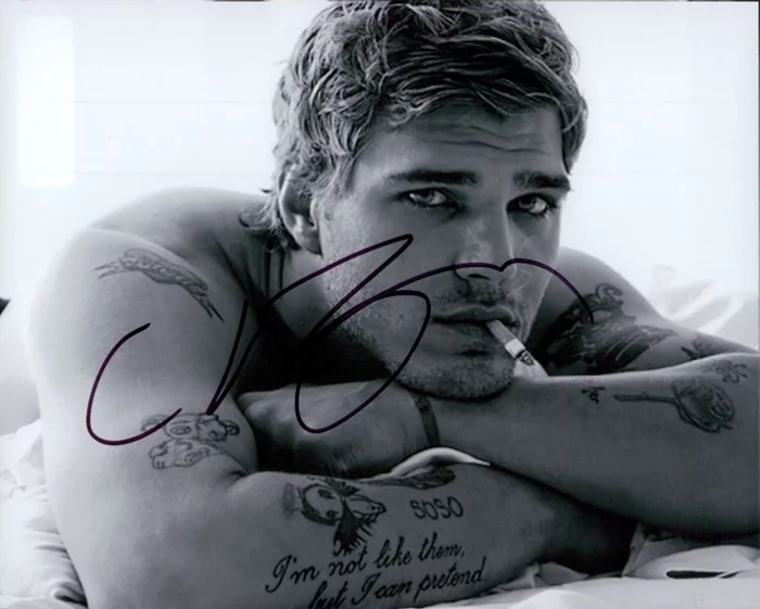 Chris Zylka autograph