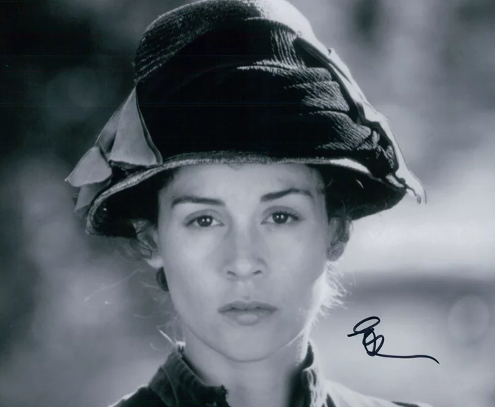 Embeth Davidtz autograph