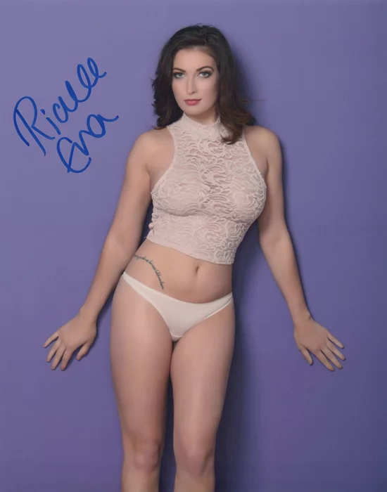Richelle Eva autograph