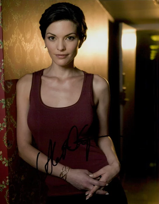 Alana De La Garza autograph