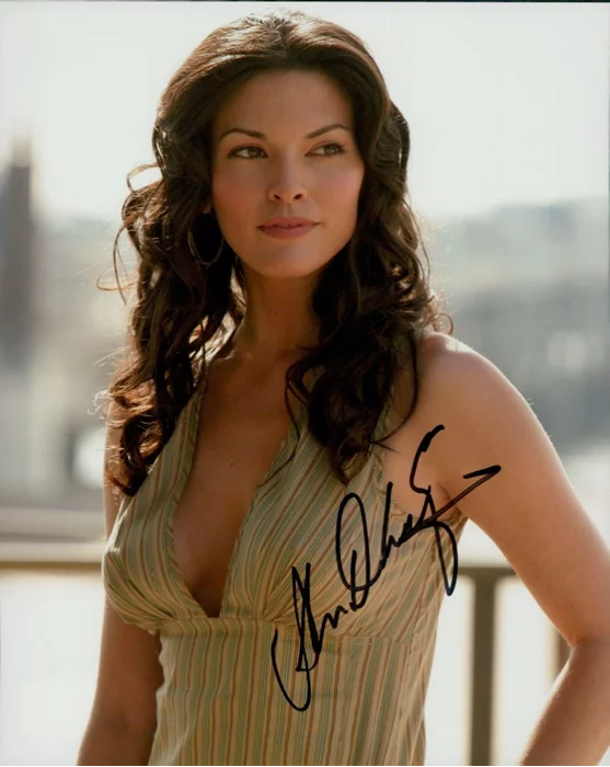 Alana De La Garza autograph