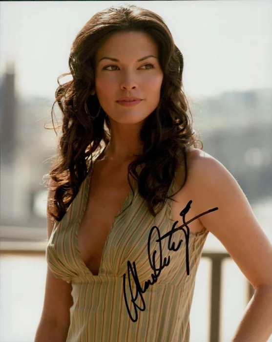 Alana De La Garza autograph