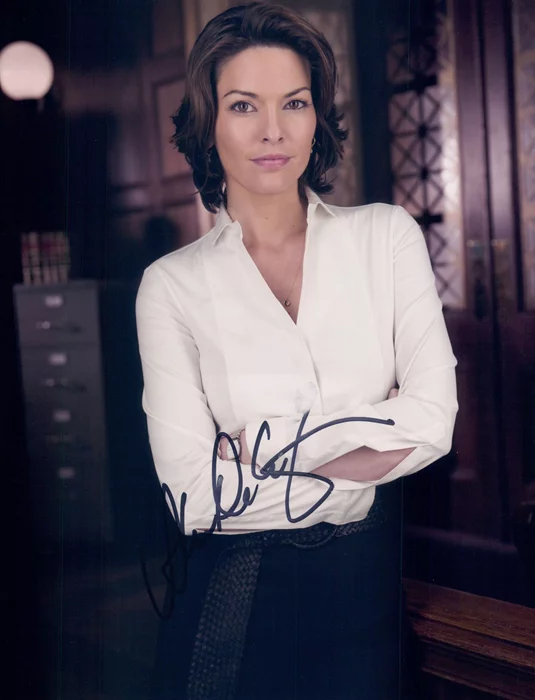 Alana De La Garza autograph