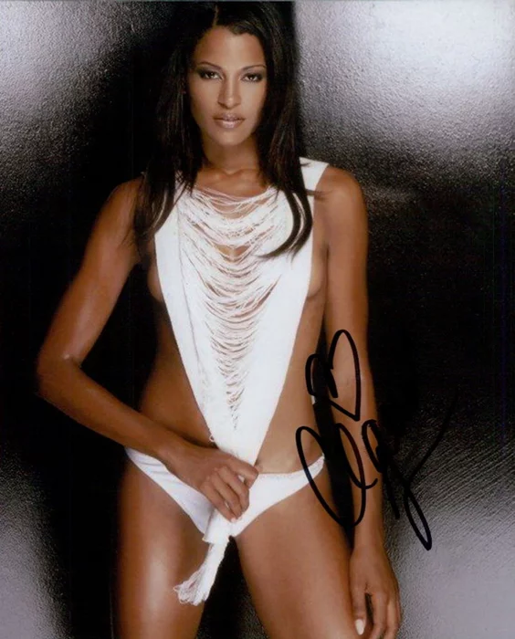Claudia Jordan autograph