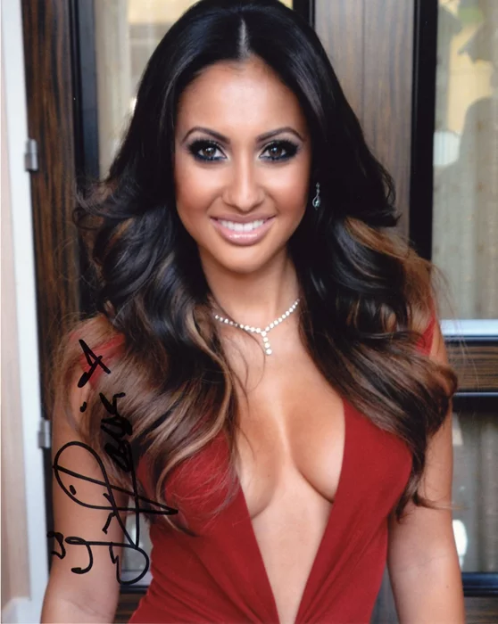 Francia Raisa autograph