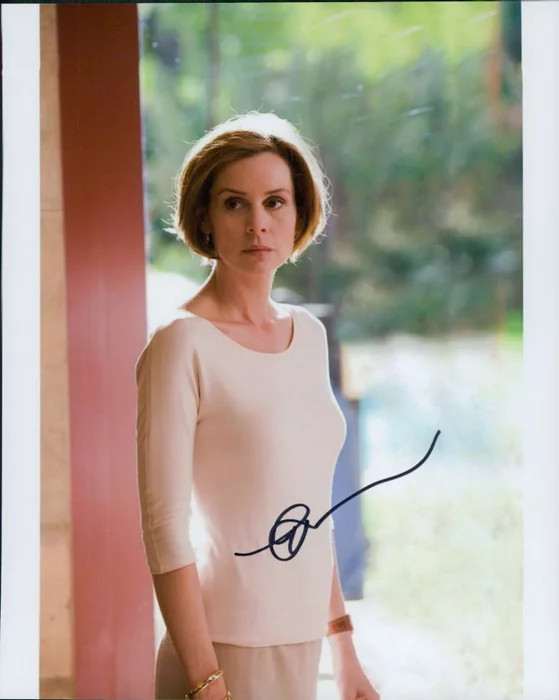 Embeth Davidtz autograph