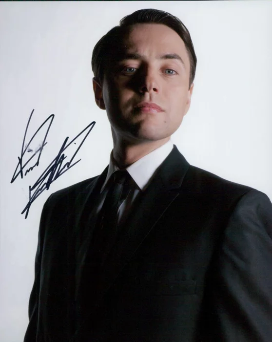Vincent Kartheiser autograph