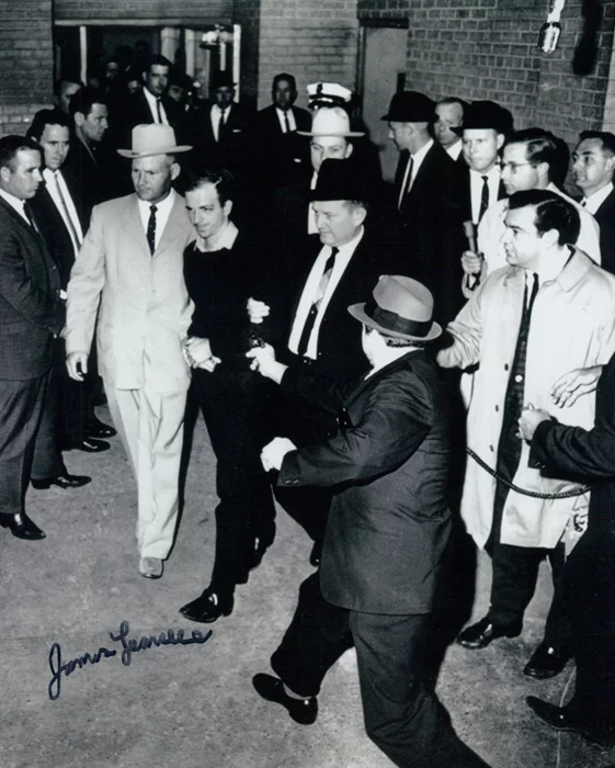 James Leavelle autograph