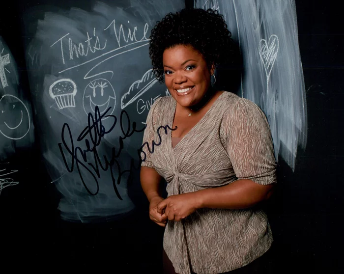 Yvette Nicole Brown autograph