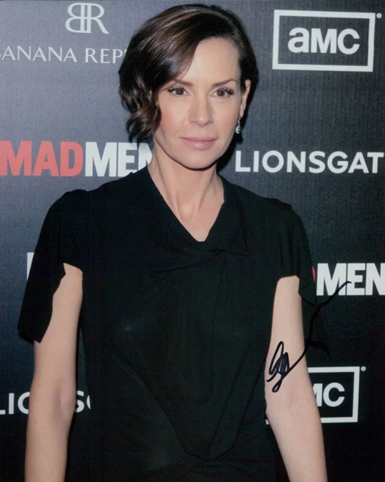 Embeth Davidtz autograph