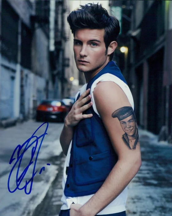 Nico Tortorella autograph