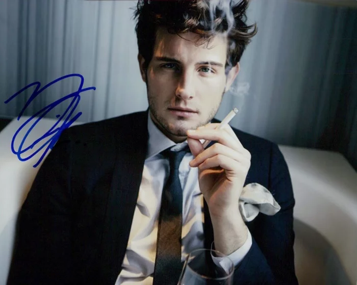 Nico Tortorella autograph