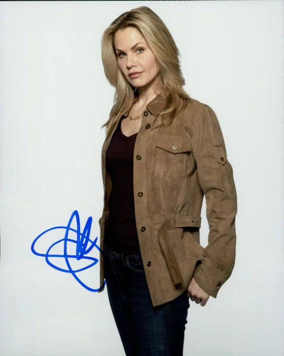 Andrea Roth autograph