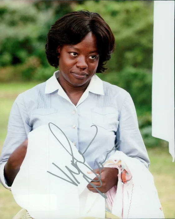 Viola Davis autograph
