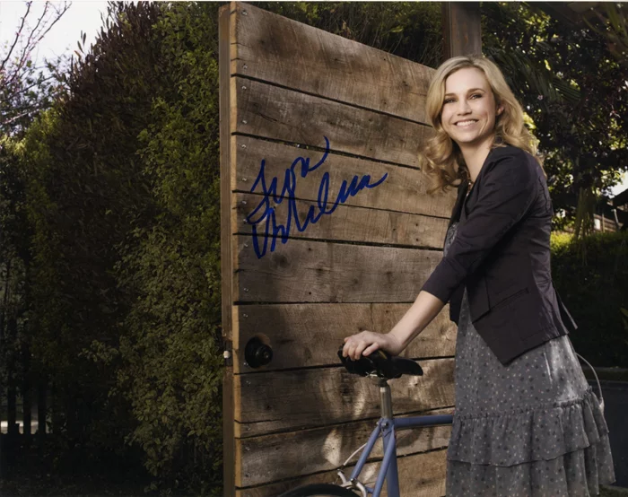 Fiona Gubelmann autograph