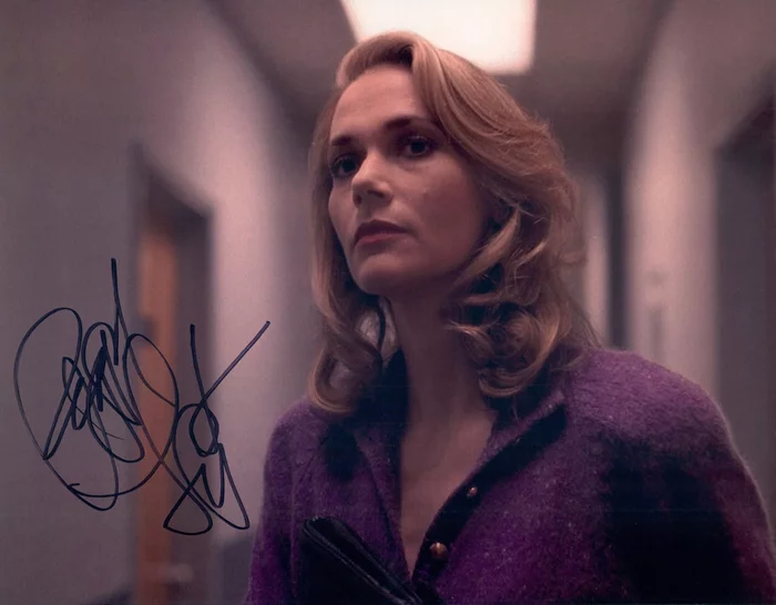 Peggy Lipton autograph