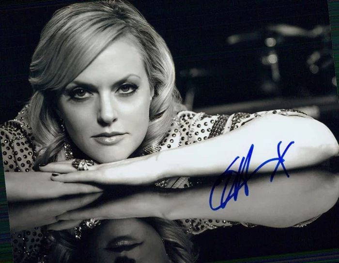 Elaine Hendrix autograph