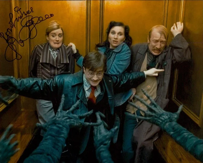 Sophie Thompson autograph