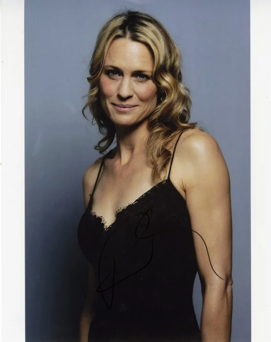 Robin Wright autograph