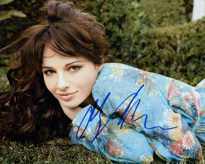 Ashley Rickards autograph
