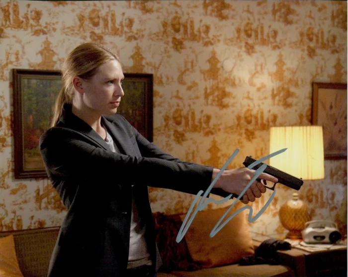 Anna Torv autograph