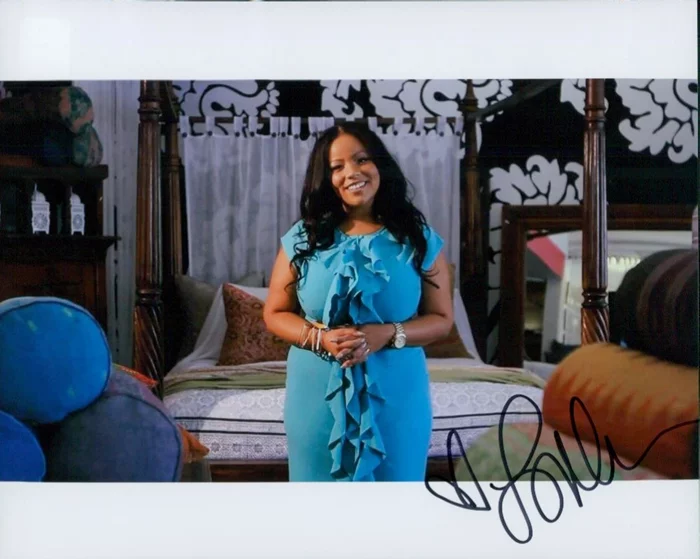 Lauren Makk autograph