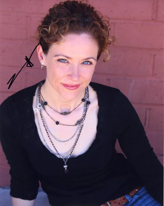 Leslie Hope autograph