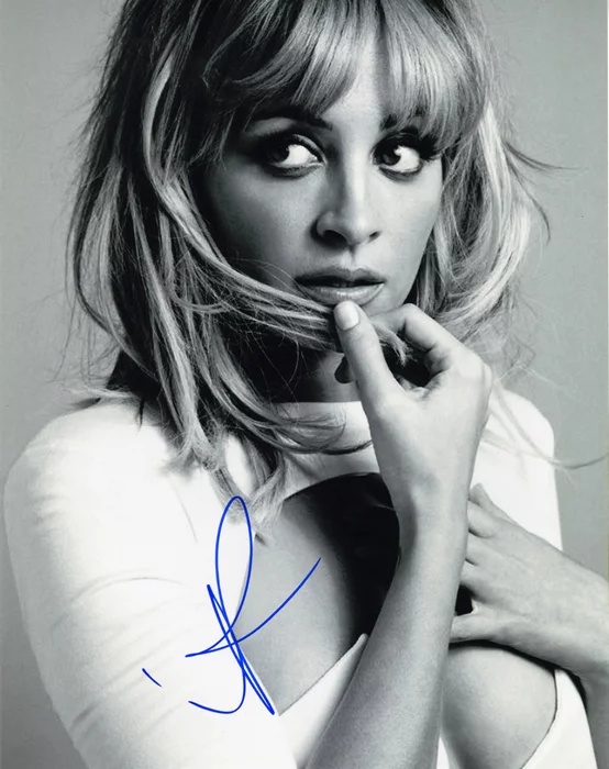 Nicole Richie autograph