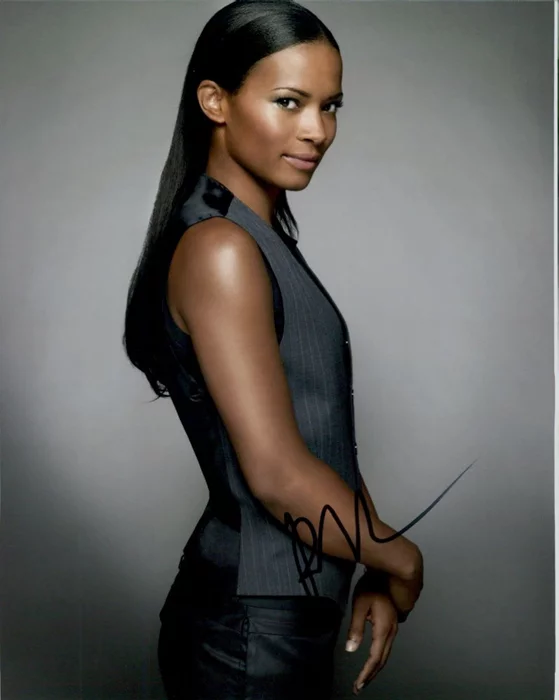 Rose Rollins autograph