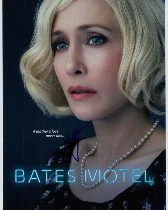 Vera Farmiga autograph