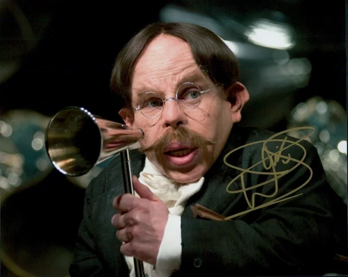 Warwick Davis autograph