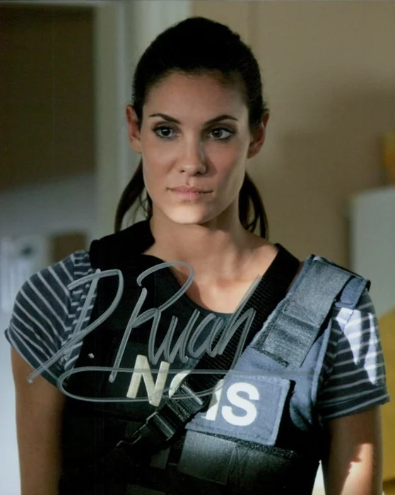 Daniela Ruah autograph