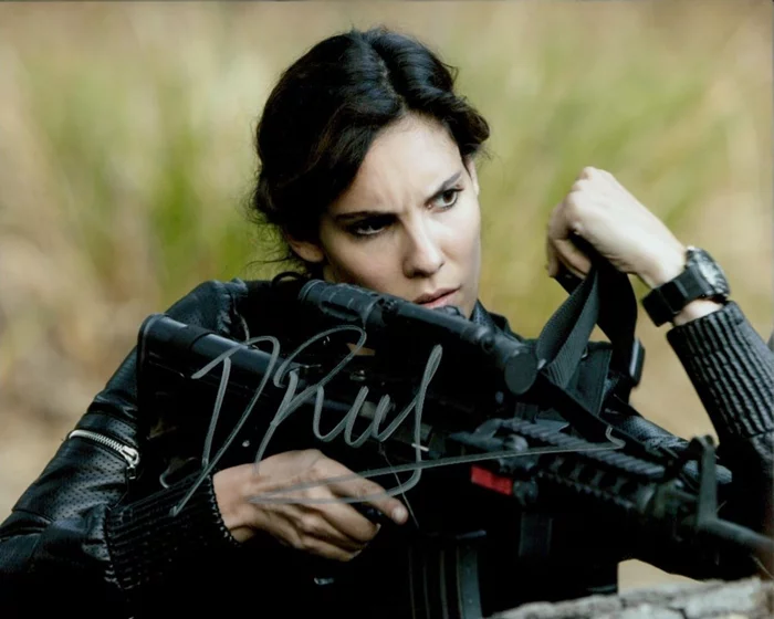 Daniela Ruah autograph