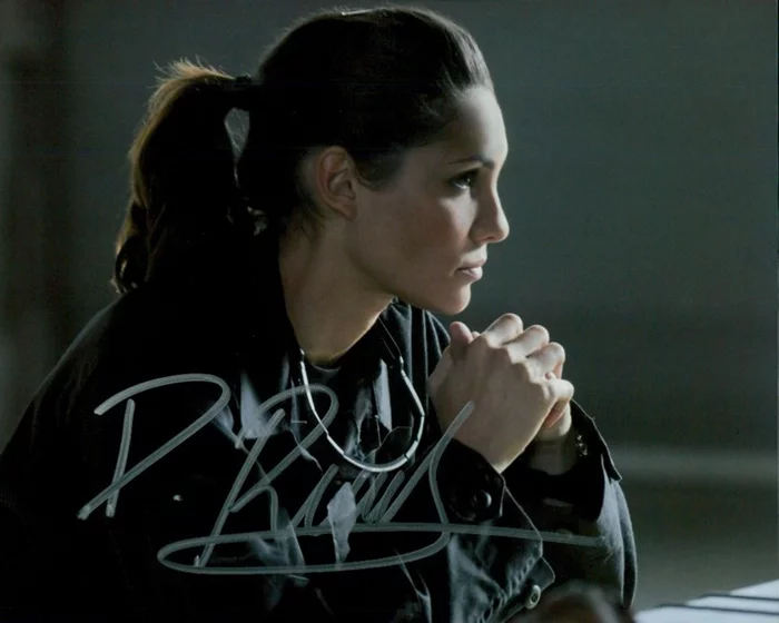 Daniela Ruah autograph